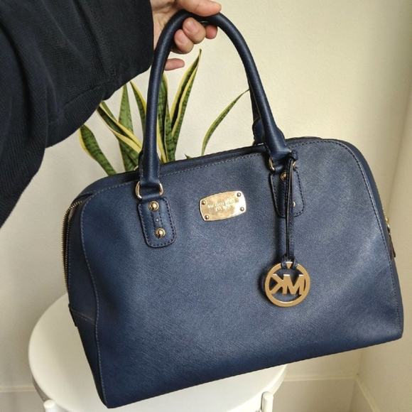 Michael kors handbag - Picture 1 of 13